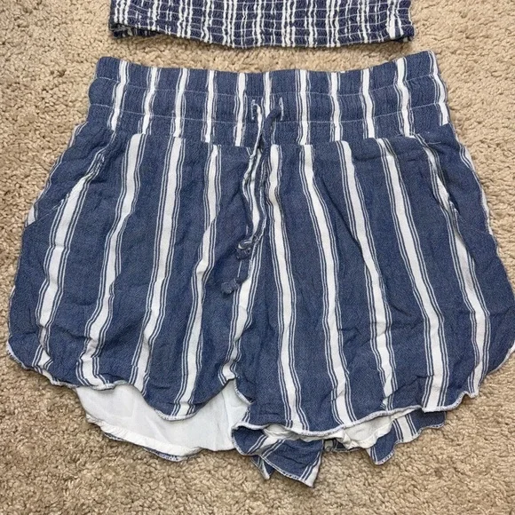 🖤Hollister Blue and White Striped Two-Piece Set - Picture 3 of 6